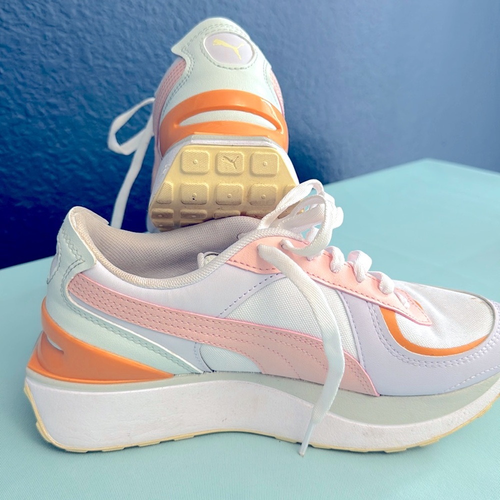 PUMA Sneakers - Women’s Size 7 (Multi-Color)